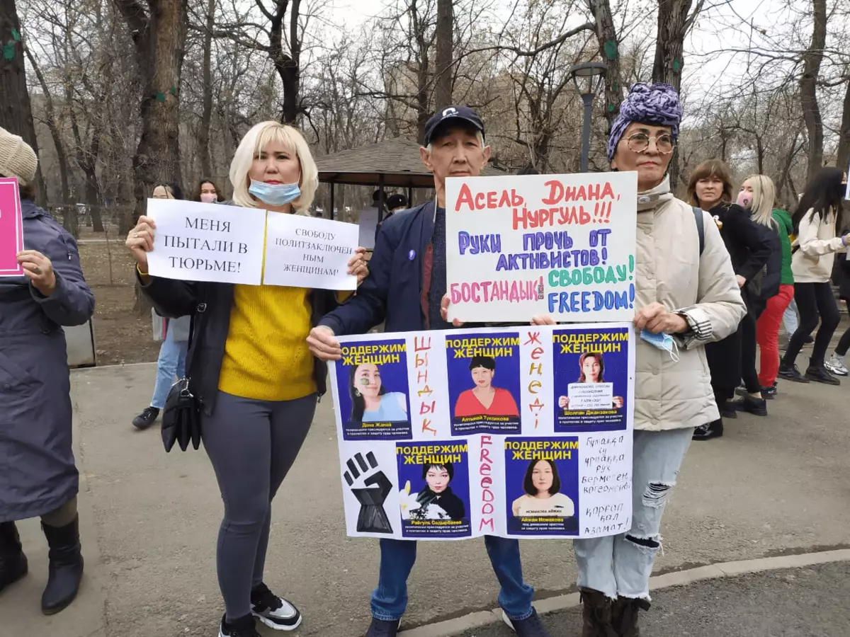 Maret pikeun hak awéwé lumangsung di Almaty (poto) 11723_6