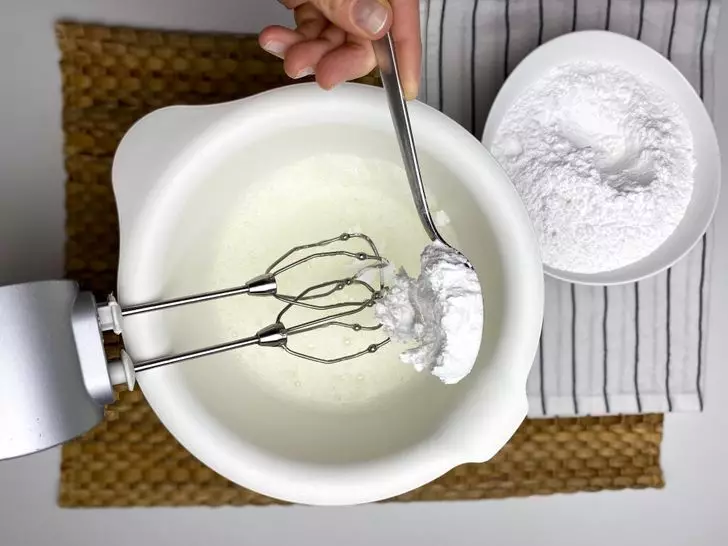 Hogyan kell főzni meringue-t egy boton 11848_5