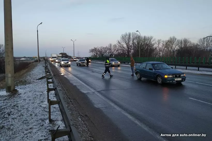 Москвагийн цагираган дээр үл мэдэгдэх өглөө: Таван автомашин осолдсон бөгөөд энэ нь ослоороо гурван хүн шархаджээ 12155_8