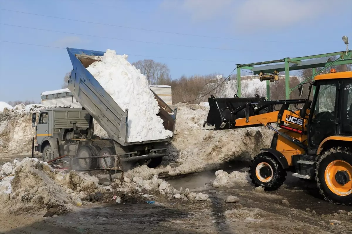 गॉर्डम के deputies निज़नी नोवगोरोड और सोवियत क्षेत्रों में बर्फ कटाई की गुणवत्ता की जांच की 12293_1