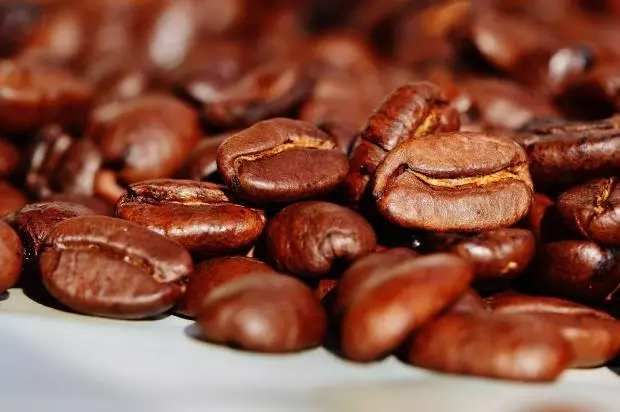 8 raisons de ne pas disposer de café épais et d'utiliser dans la vie quotidienne 12306_1