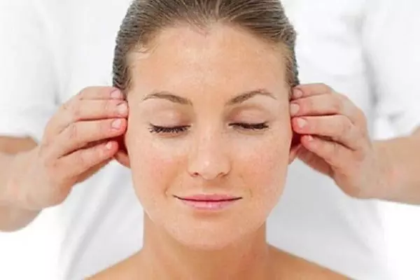 Trois techniques de massage les plus rapides pour les mères qui élimineront la fatigue par minute 12357_3