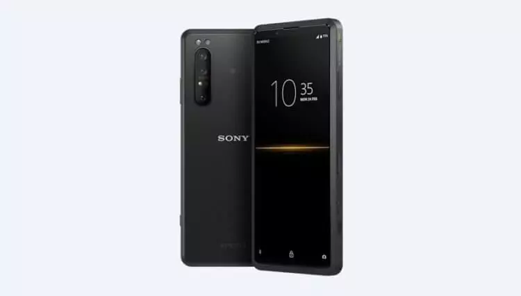Ja, je bent gek! Waarom kost de nieuwe Sony-smartphone 200 duizend roebel 12408_4