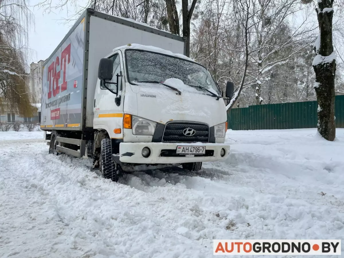 隨著緊急情況部Grodno拯救汽車卡在雪地裡 13199_3