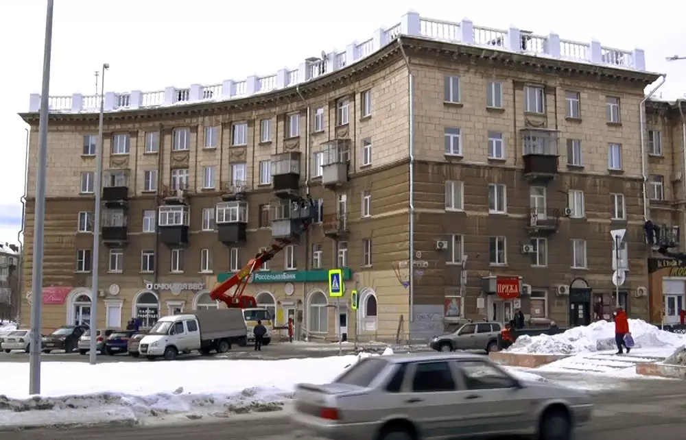 Нижний Тагилдің орталығындағы «Сталин ампирінің» үйі күрделі жөндеу барысында қалай қаралыңыз 13311_1