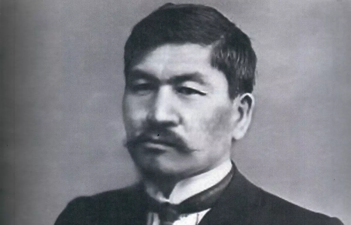 Kazakh mwanasiasa Alikhan Budyukhanov alizaliwa.