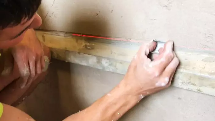 Як зробити копійчану імітацію настінної плитки з штукатурки 13582_10