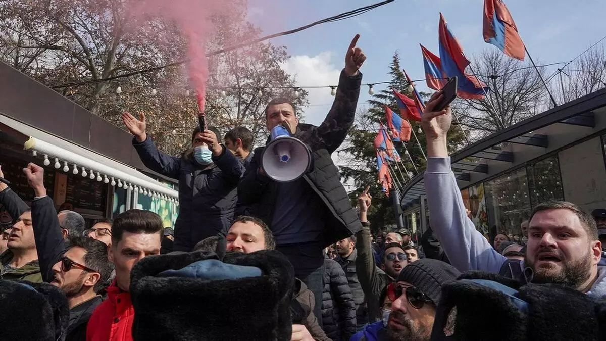 Oposisi Armenia mengadakan rapat umum dari Parlemen Republik