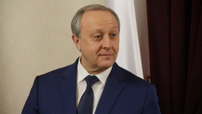 Gubernur Saratov mencoba menghukum seorang wakil - seorang pejuang dengan korupsi 