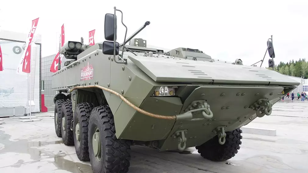 Ukrainio rekonis la malfruon de BTR-4 VSU de rusaj 