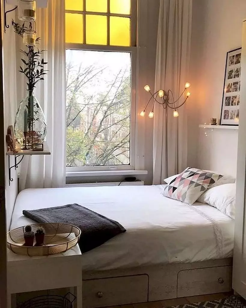 Come organizzare una camera da letto molto piccola: 8 consigli e opinioni del designer 14166_9