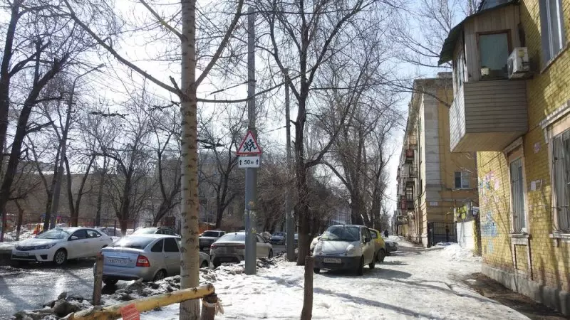 Punca Perobohan Massa Maples di Saratov akan menjadi pembaikan trotoar 14336_27
