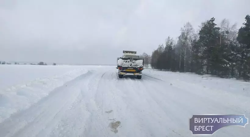 Accident mortel sur une piste recouverte de neige. Qu'ont regarda les routes dans les régions? 14446_16