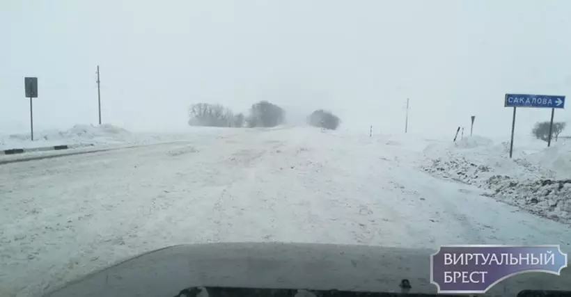 حادثه مرگبار در مسیر برف پوشیده شده است. جاده ها به مناطق نگاه می کنند؟ 14446_17