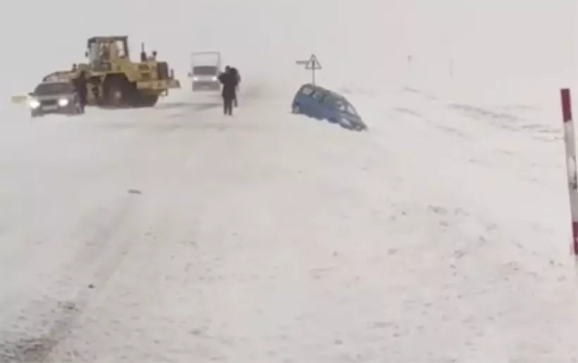 Incidente mortale su una pista coperta di neve. Cosa hanno cercato le strade nelle regioni? 14446_8