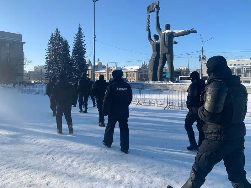 Qılıncoynatma və insanlar Novosibirsk mərkəzində göründülər 15046_3