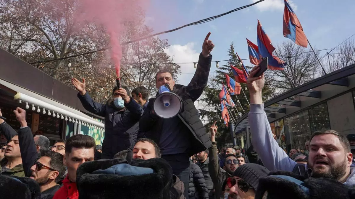 Iskandaryan: Οι πρώιμες εκλογές και ένα δημοψήφισμα δεν θα λύσουν τα πολιτικά προβλήματα της Αρμενίας 15907_1