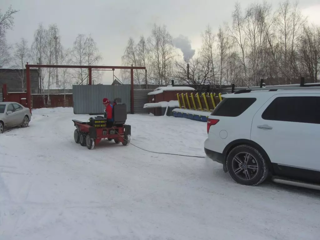 Continuation of the series of winter tests of electric mini-tractor-Dumper ElectroBase, and towing them Ford Explorer