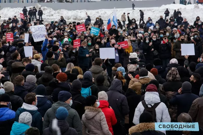 ריח מותנה של חופש. דווח על איך אלפיים תושבי Saratov יצאו לתמוך Navalny 16424_13