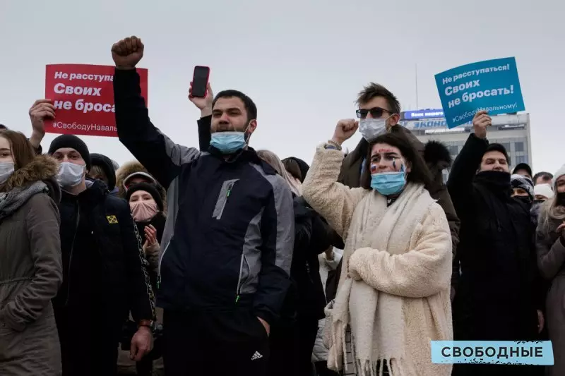 Betinget lugt af frihed. Foto rapport om, hvordan to tusind Saratov beboere gik ud for at støtte Navalny 16424_16