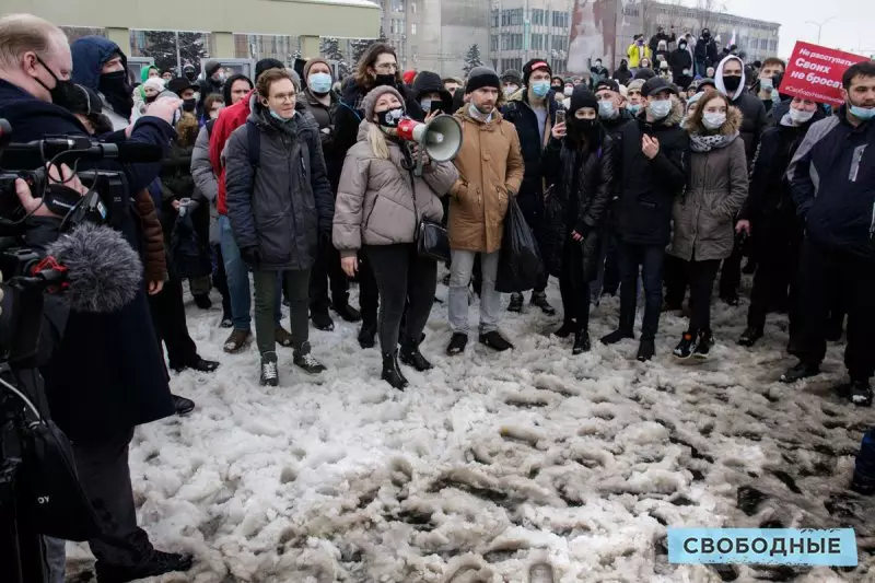 Betinget lugt af frihed. Foto rapport om, hvordan to tusind Saratov beboere gik ud for at støtte Navalny 16424_19