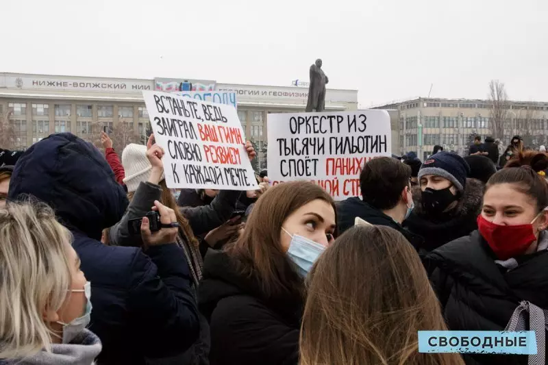 Vapauden ehdollinen haju. Valokuvaraportti siitä, miten kaksi tuhatta Saratov asukkaat lähtivät tukemaan Navalnyä 16424_22