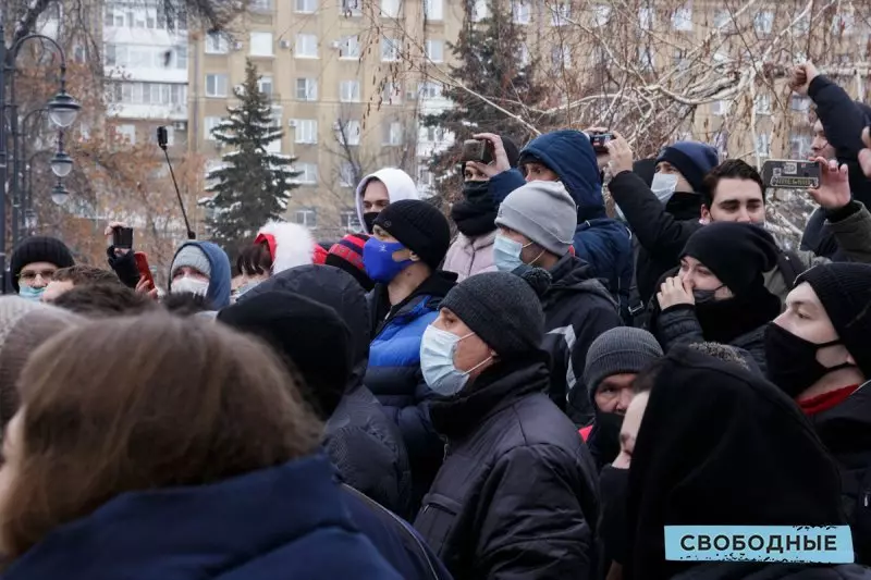 Bau bersyarat kebebasan. Laporan Foto Mengenai Bagaimana Dua Ribu Penduduk Saratov Keluar Untuk Menyokong Navalny 16424_4