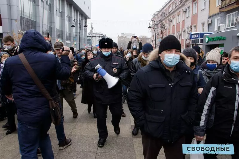 Vapauden ehdollinen haju. Valokuvaraportti siitä, miten kaksi tuhatta Saratov asukkaat lähtivät tukemaan Navalnyä 16424_7