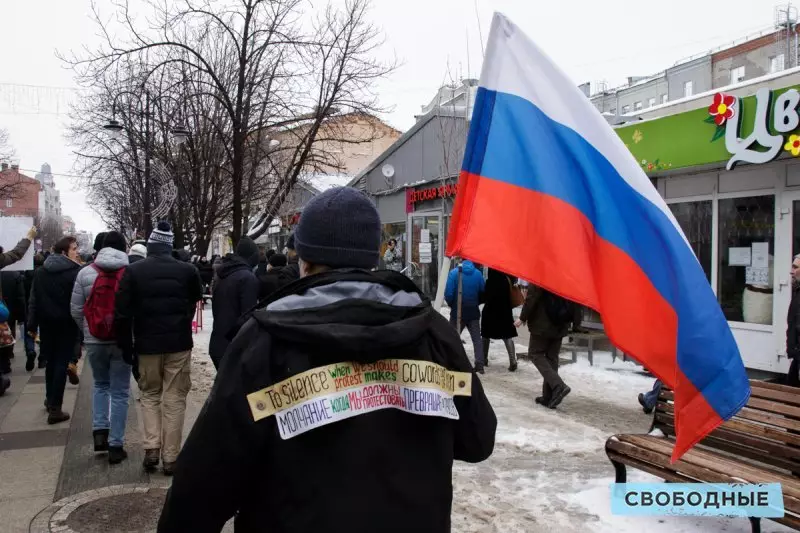 有条件的自由味道。关于两千名萨拉托夫居民出去支持Navalny的照片报告 16424_8