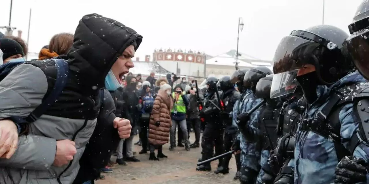 Буцалося Навальний з Путіним. Що буде далі з протестами в Росії 16440_1