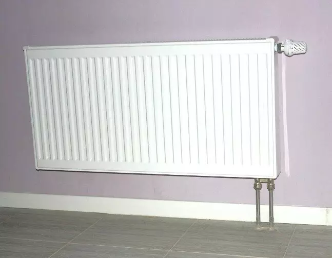 Uang ke dalam pipa atau berapa banyak tukang ledeng arogan diminta untuk mengganti radiator 16642_1