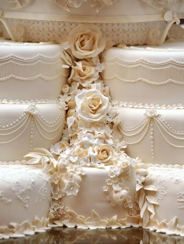 Prince William e Kate Middleton hanno presentato i resti della loro torta nuziale sui Christmenings of Children: come ha conservato un capolavoro dei dolciumi dopo 7 anni 16791_4