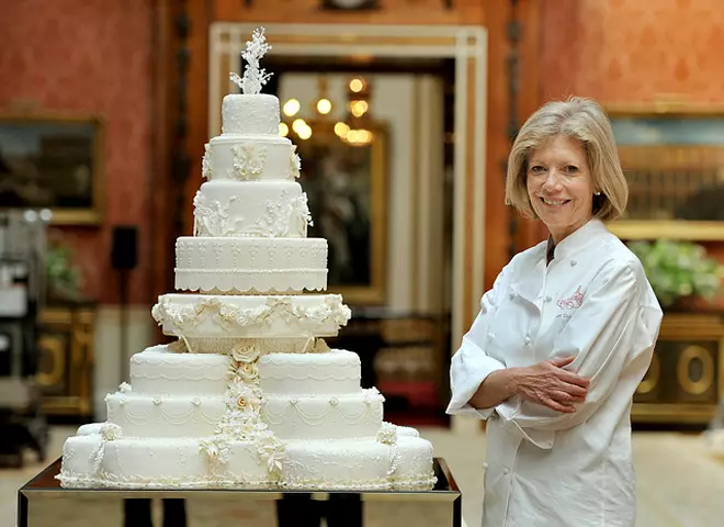 Princ William i Kate Middleton podnio je ostatke svoje svadbene torte na krštenju djece: koliko je sačuvalo slastičarsku remek-djelo nakon 7 godina 16791_5