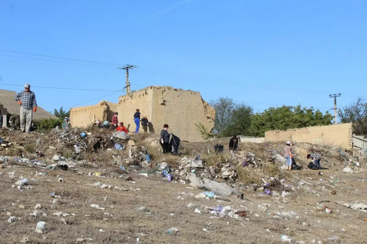 În loc de gunoi - copaci. Cum în satul Chishmiki lupta împotriva depozitelor de deșeuri spontane 17513_1