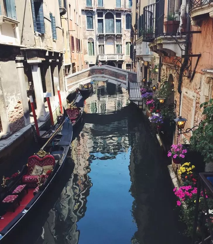 20 + фотографии кои ќе ви покажат романтична Венеција од неочекувана страна 18069_15