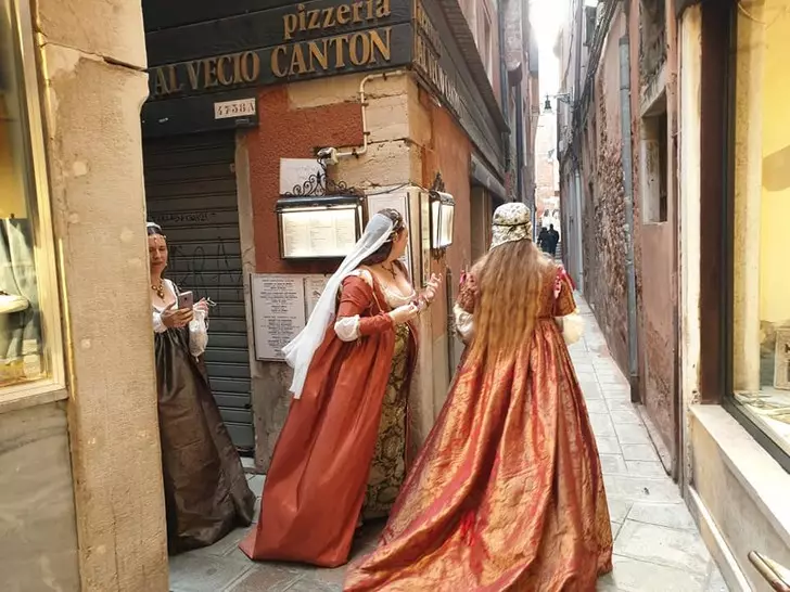 20 zdjęć, które pokaże Ci romantyczny Wenecja z nieoczekiwanej strony 18069_2