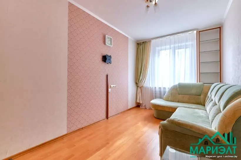 Estamos buscando apartamentos baratos en Minsk: Odnushki en hogares soviéticos, pero sin reparación soviética. 18240_15