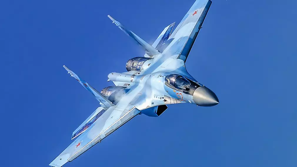 Burin ƙasa ya yi magana game da fifikon Su-35 akan Amurka F-15 18293_1