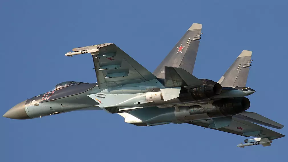 Ang pambansang interes ay nagsalita tungkol sa Su-35 na higit na kagalingan sa American F-15 18293_2