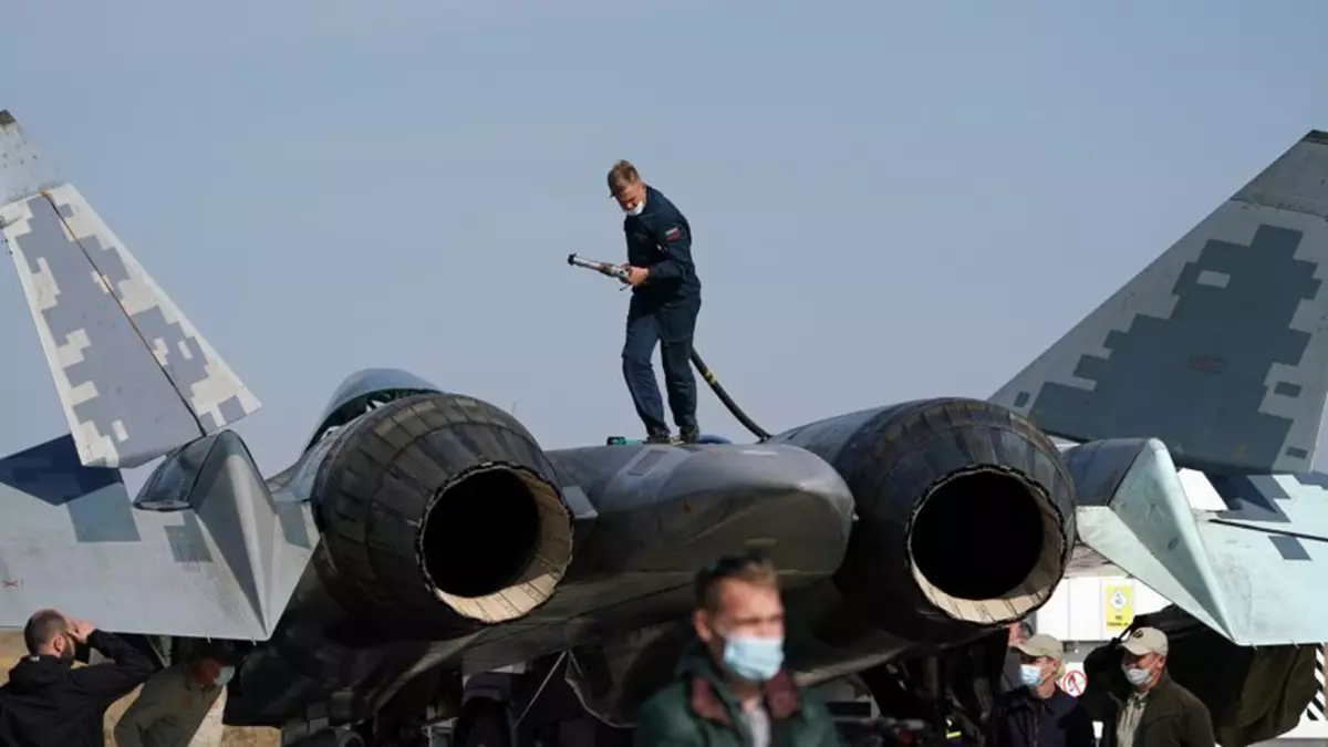RF НАТОнун Рождество Рождество Су-57 мушкерлери куттуктады 18407_2