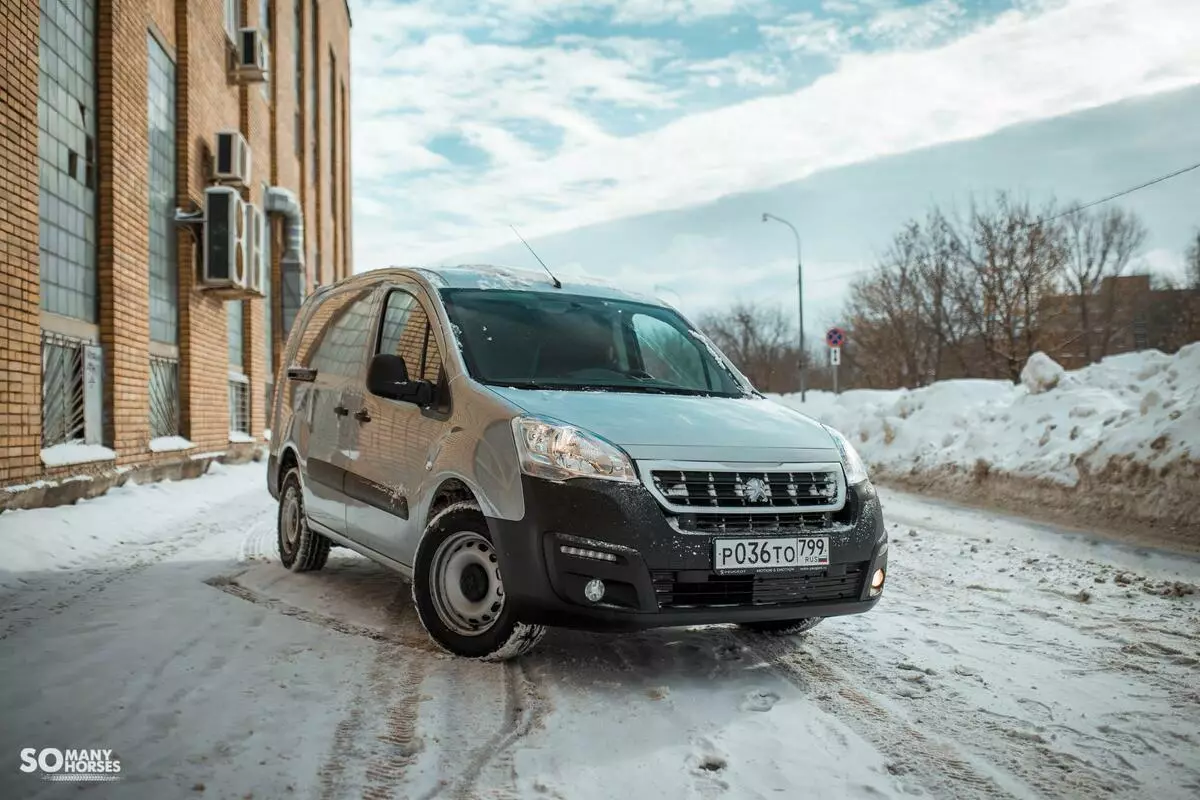 Test Drive Peugeot Partner Teepee: Conqueror of Hearts Our Urban Corrieri 18491_17