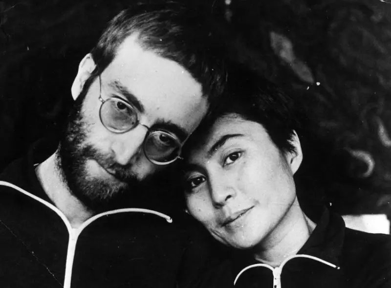 Historio de Love Yoko kaj John Lennon en fotoj 1873_1