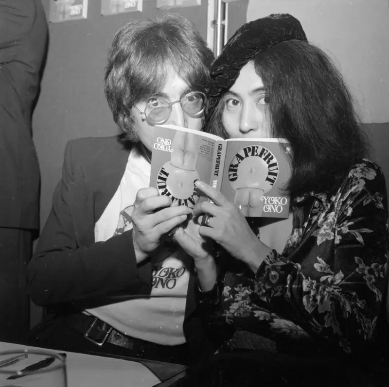 تاریخ عشق Yoko آن و جان لنون در عکس 1873_12