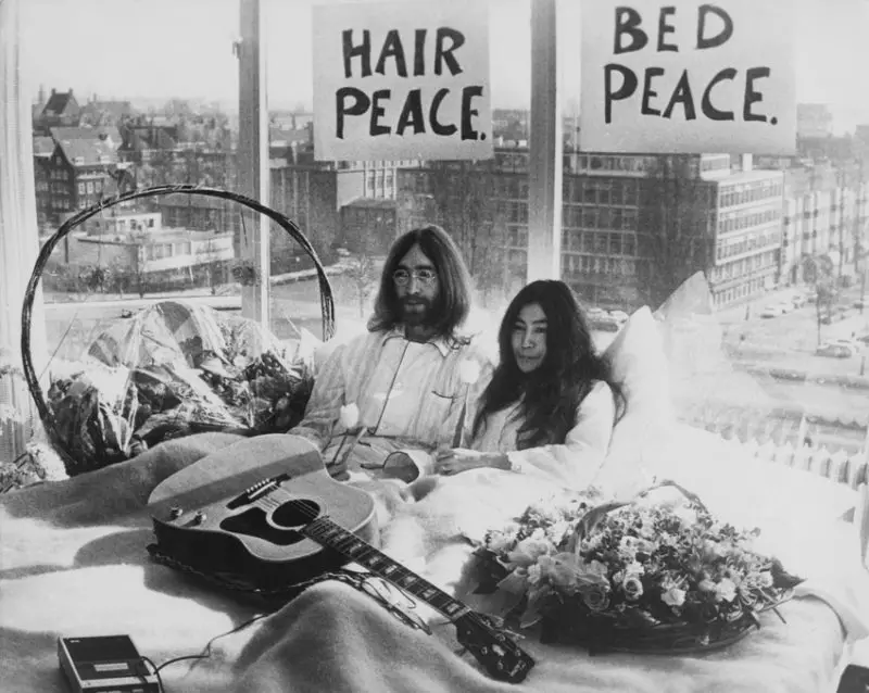 تاریخ عشق Yoko آن و جان لنون در عکس 1873_5