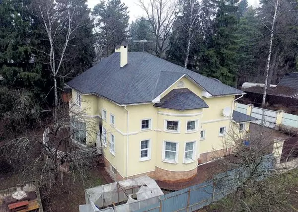 Andrei Norkin has been paying mortgage for 15 years for a three-storey mansion in the Moscow region (photo) 18743_2