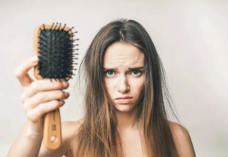 Θεραπεία λατρείας για απώλεια μαλλιών: Πώς να επιταχύνετε 18879_1