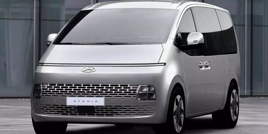 Hyundai menerbitkan gambar pertama dari Minivan Staria baru