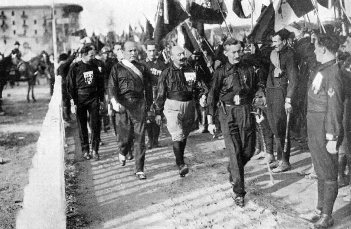 Cos'è il fascismo e perché è apparso in Italia? 19612_1