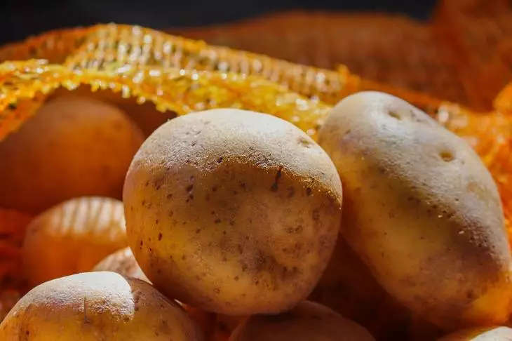 Piantine a gennaio per patate super-anormali in borse