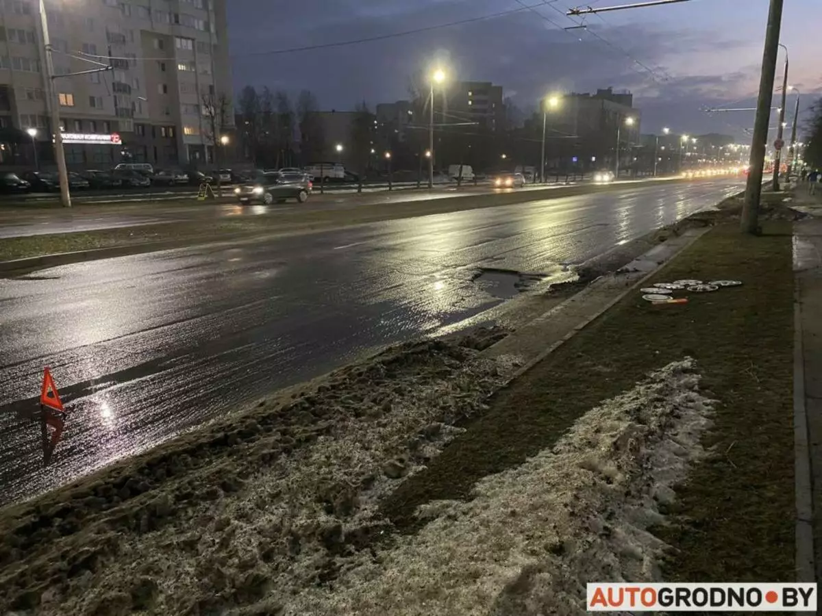 在Grodno因为道路上的巨大坑，8个车主受伤 19964_2